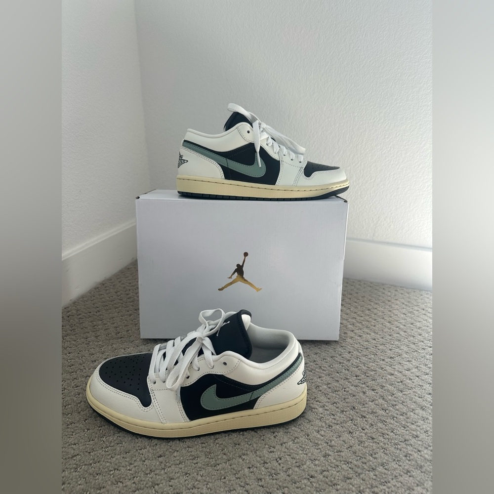 NEW Nike Air Jordan 1 Low Jade Smoke Size 8 - Picture 3 of 8